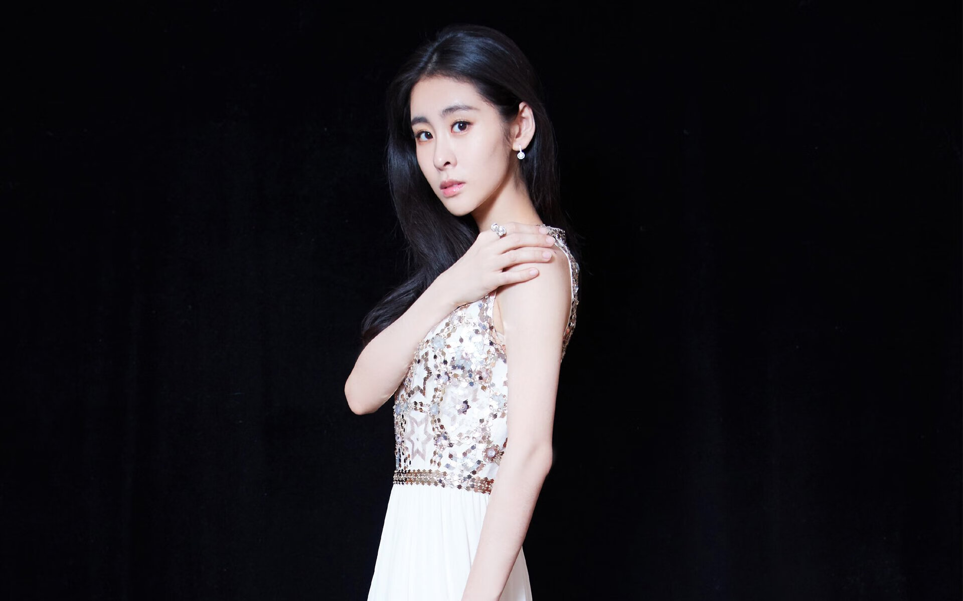 中国男篮积极引入外籍助教丰富战术体系，中国男篮外国籍球员